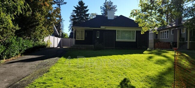 Building Photo - 2907 S Manito Blvd