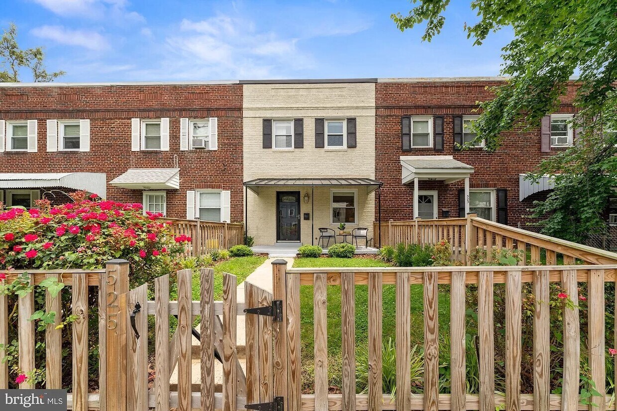 525 N Payne St, Alexandria, VA 22314 Townhouse for Rent in Alexandria
