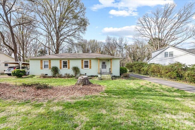 Foto del edificio - 5711 Oak Dr