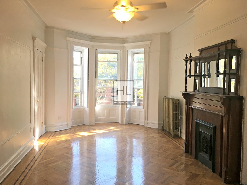 Foto principal - 327 Halsey St