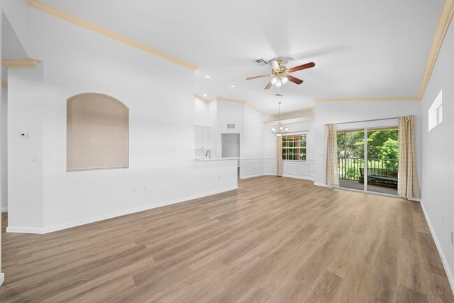 Foto del edificio - Nicely updated 3-bedroom, 2-bath upper-floor condo in Fort Myers
