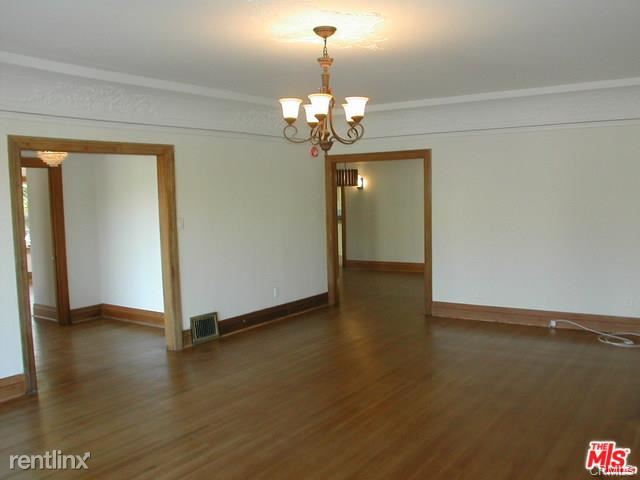 Building Photo - 857 S Sycamore Ave