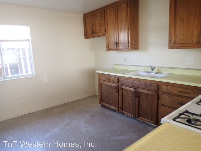 Building Photo - 135 S Norma St