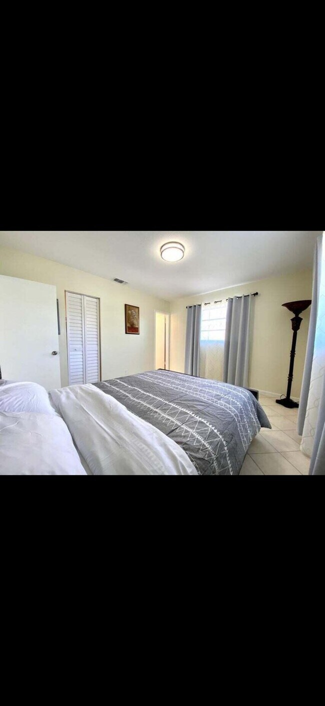 Foto del edificio - 523 SE 20th Ct