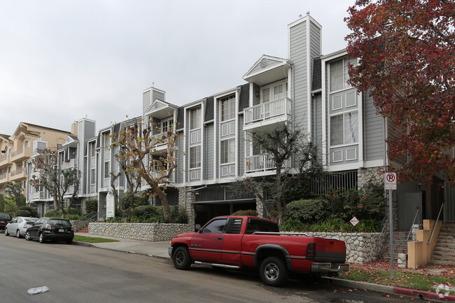 Building Photo - Reeves Street Apartments