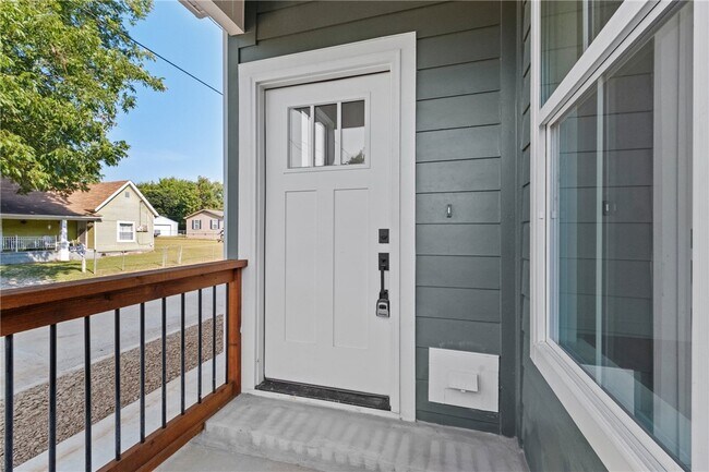 Foto del edificio - 588 N Willow Ave