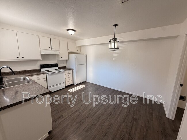 Building Photo - 1810 Laurel Ave