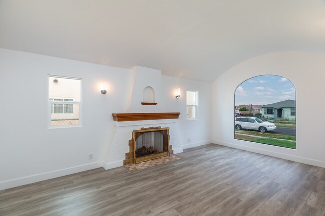 Building Photo - 7407 Dalton Ave