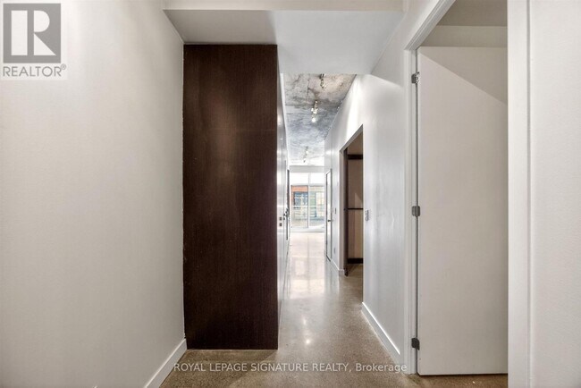 Building Photo - 23 Brant St