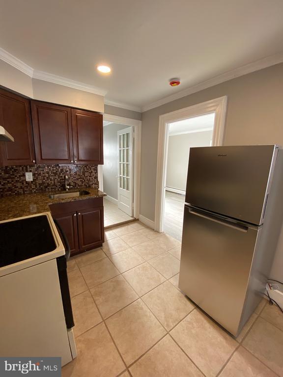 Building Photo - 454 Walnut St