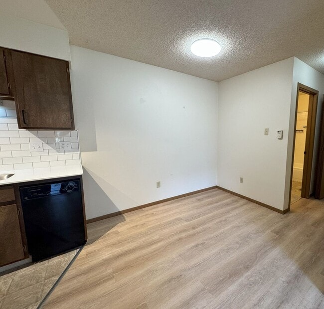 Building Photo - 600 N Coraline St