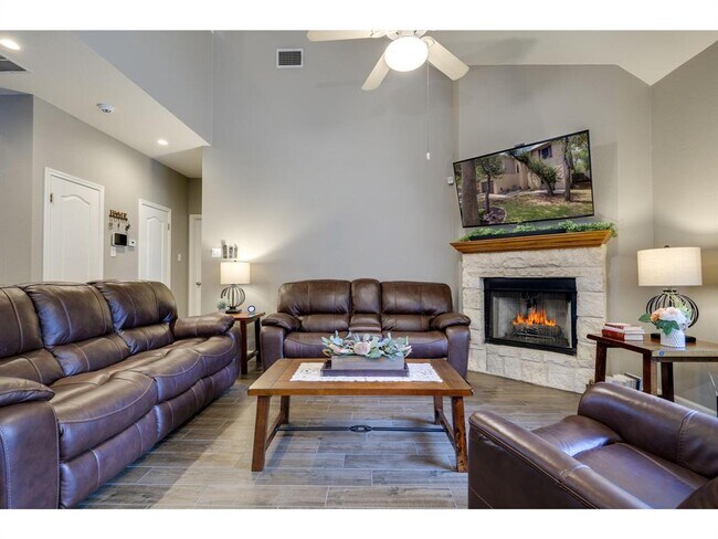Foto del edificio - 5705 Fitchwood Ln
