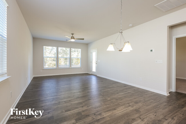 Foto del edificio - 534 Hillpark Ln