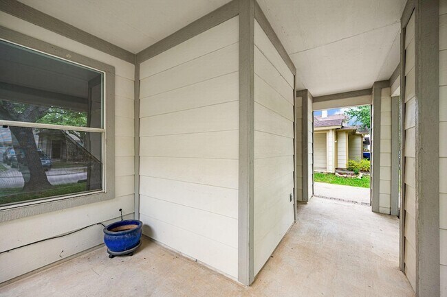 Building Photo - 29627 Evergreen Hills Dr