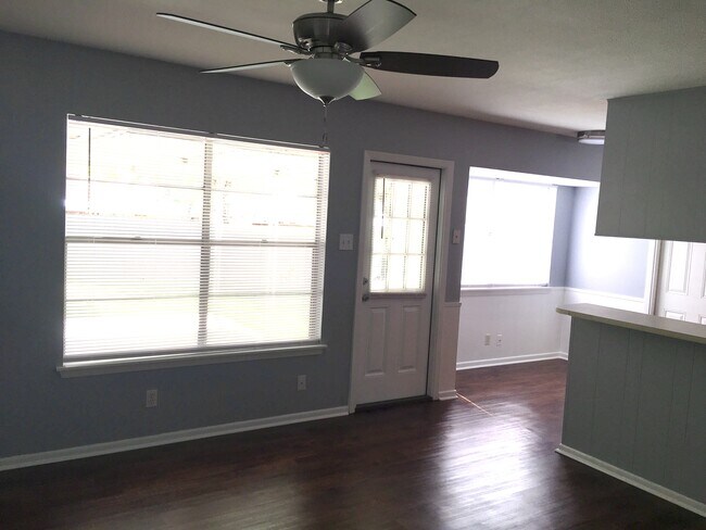 Foto del edificio - 4110 First View Dr