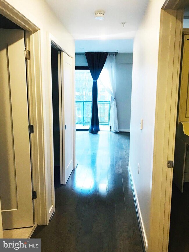Foto del edificio - 1320 Fenwick Ln