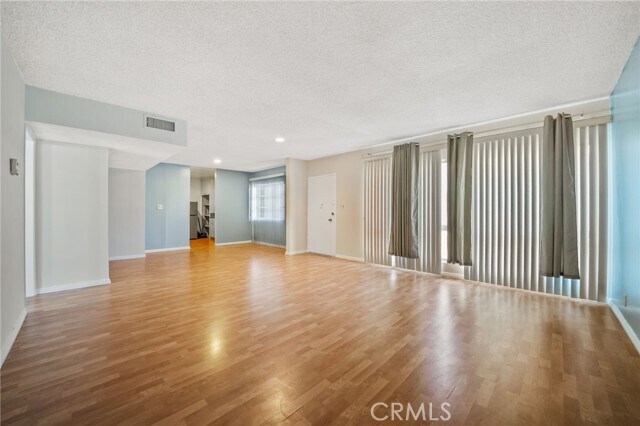 Building Photo - 5250 Zelzah Ave