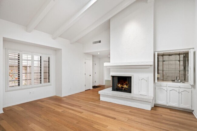 Building Photo - 8526 E Vista Del Lago