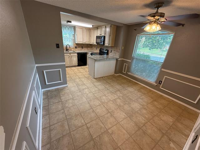 Foto del edificio - 5501 Whisper Glen Dr