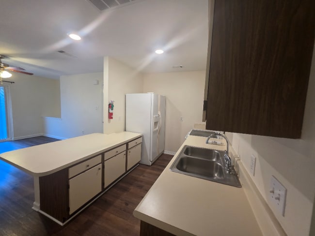 Building Photo - 4780 Pontchartrain Dr