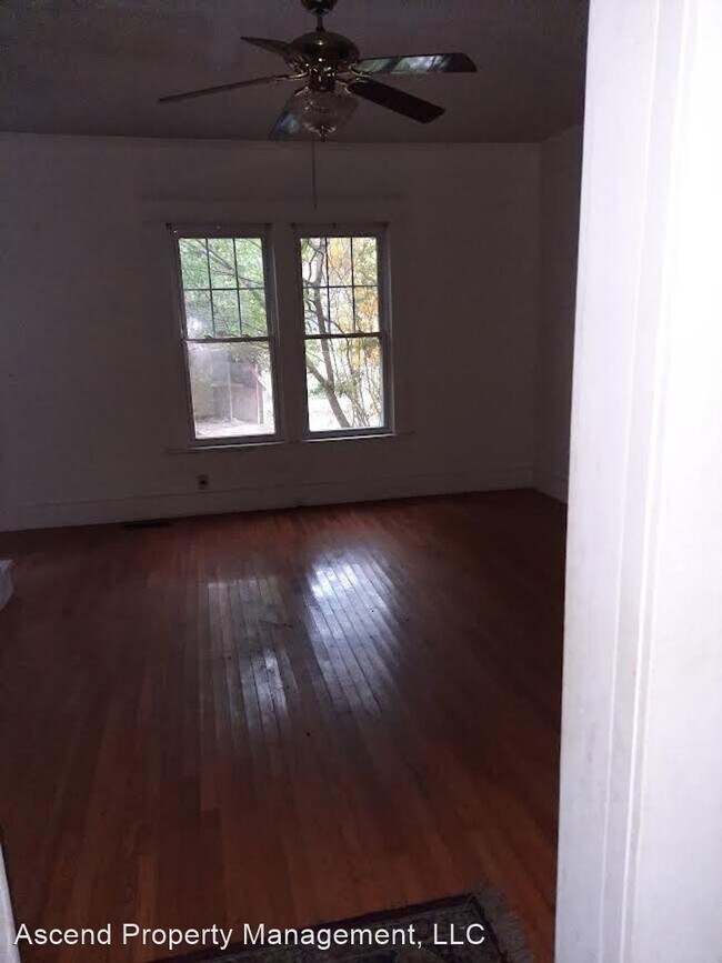Building Photo - 4 br, 1.5 bath House - 541 Grove St