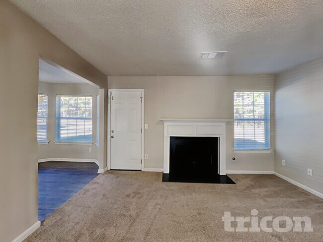 Foto del edificio - 205 Oak Terrace Dr