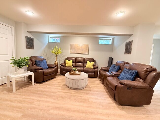 Building Photo - 12088 Maidenhair Dr