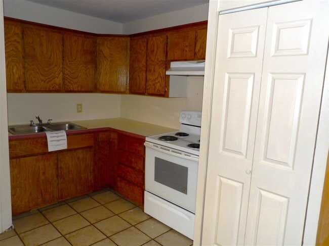 Building Photo - 2411 NW 30th St