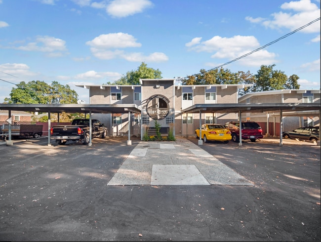 Building Photo - DESIRABLE MILLWOOD NEIGHBORHOOD ON TREE LINED STREET