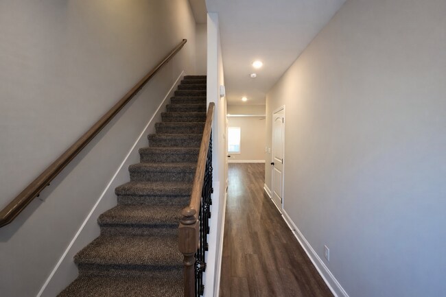 Foto del edificio - $250 OFF Move In Special! - Modern 3 Bedroom Townhome in Prime Location
