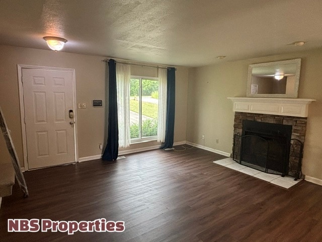 Building Photo - 7404 Foxglove Ln