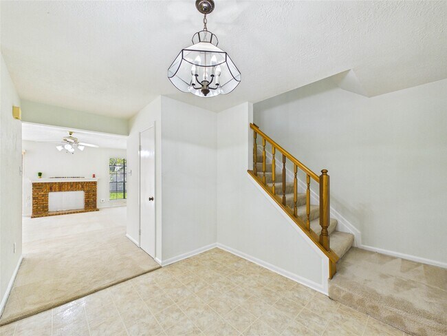 Building Photo - 814 Lochnell Dr