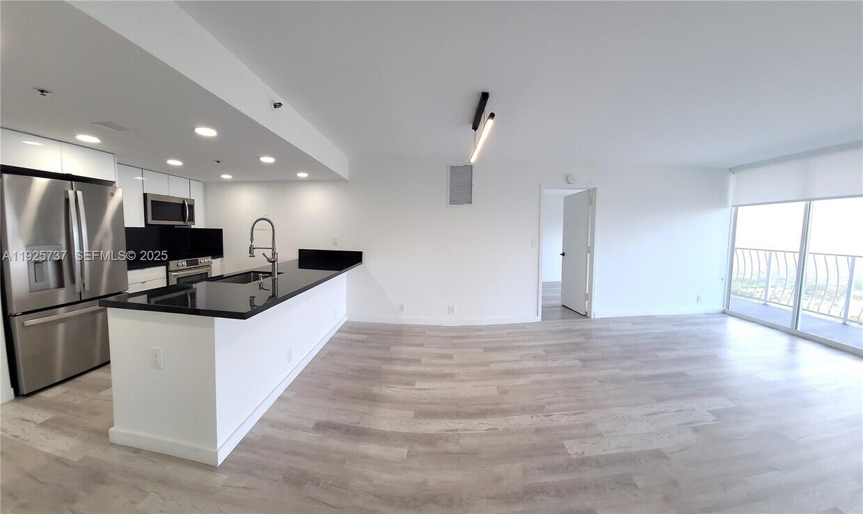 Foto principal - 7601 E Treasure Dr