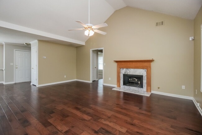 Building Photo - 1331 Vine Cir