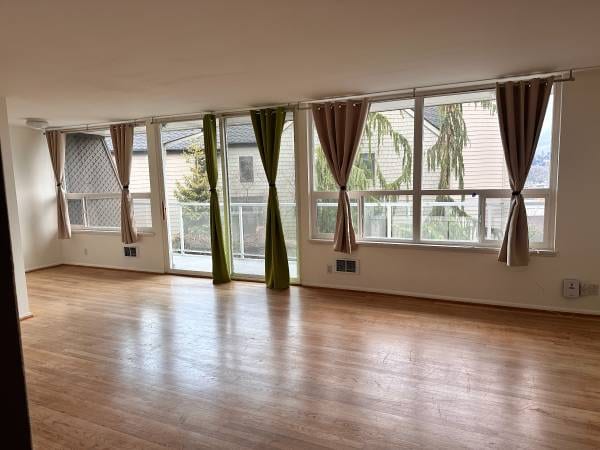 Photo - 2012 Thorndyke Ave W Apartment