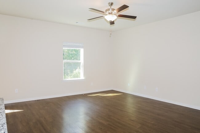 Foto del edificio - 576 Greenlee Rd