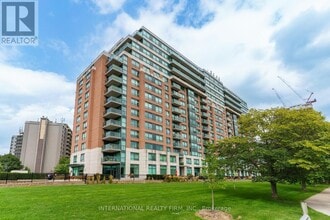 Building Photo - 1403-1403 Royal York Rd