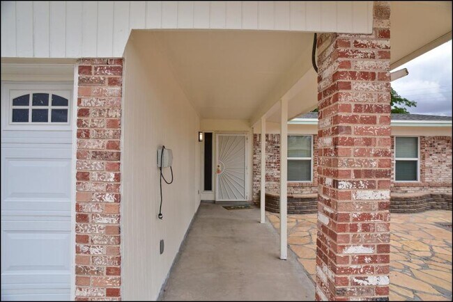 Building Photo - 3 bedroom in El Paso TX 79935