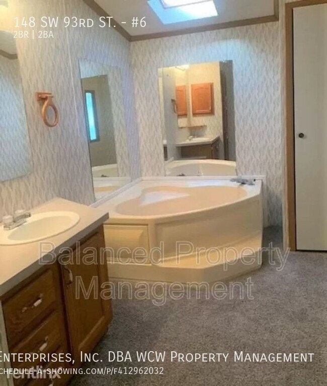 Building Photo - Nice, large, mobile home on outskirts of T...