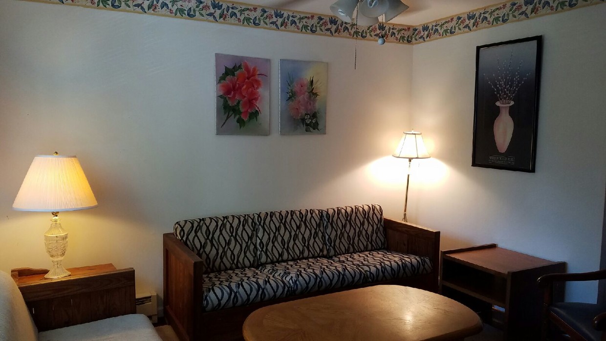 LIVING ROOM - 608 S Holden Rd