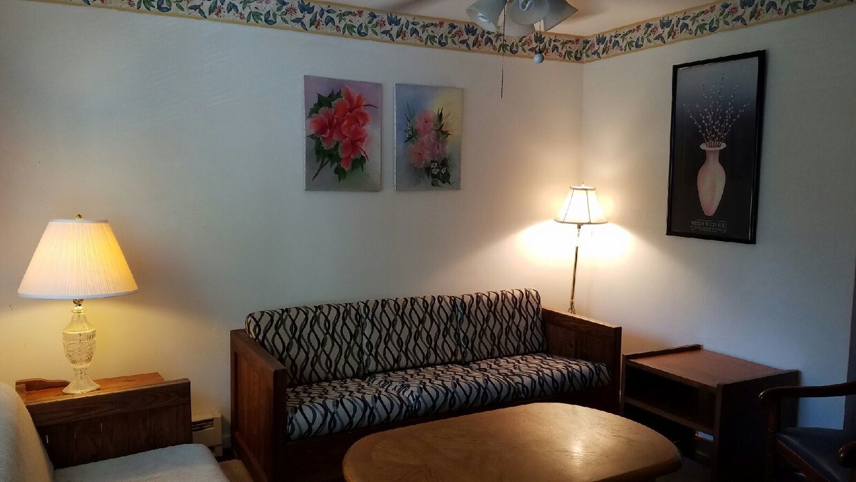 SALA DE ESTAR - 608 S Holden Rd
