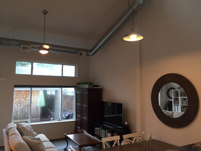 Foto del edificio - 959 McClanahan Ln