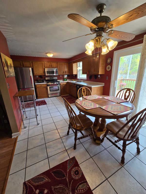 Foto del edificio - 7974 Pickett Ln
