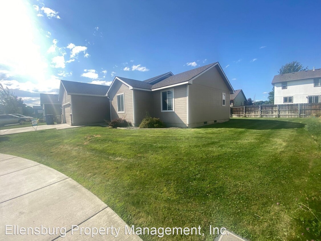Primary Photo - 3 br, 2 bath House - 403 E Windsor Ct.