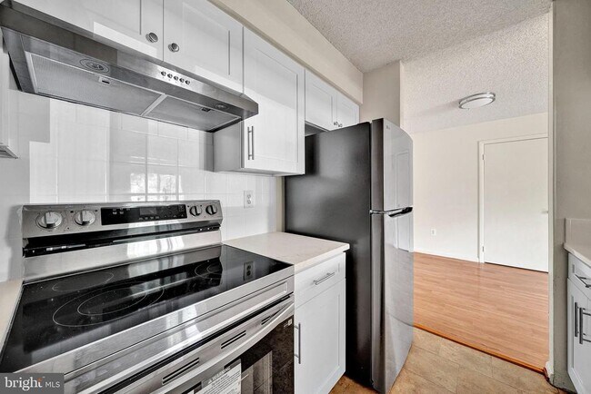 Foto del edificio - 601 Ravens Crest Dr
