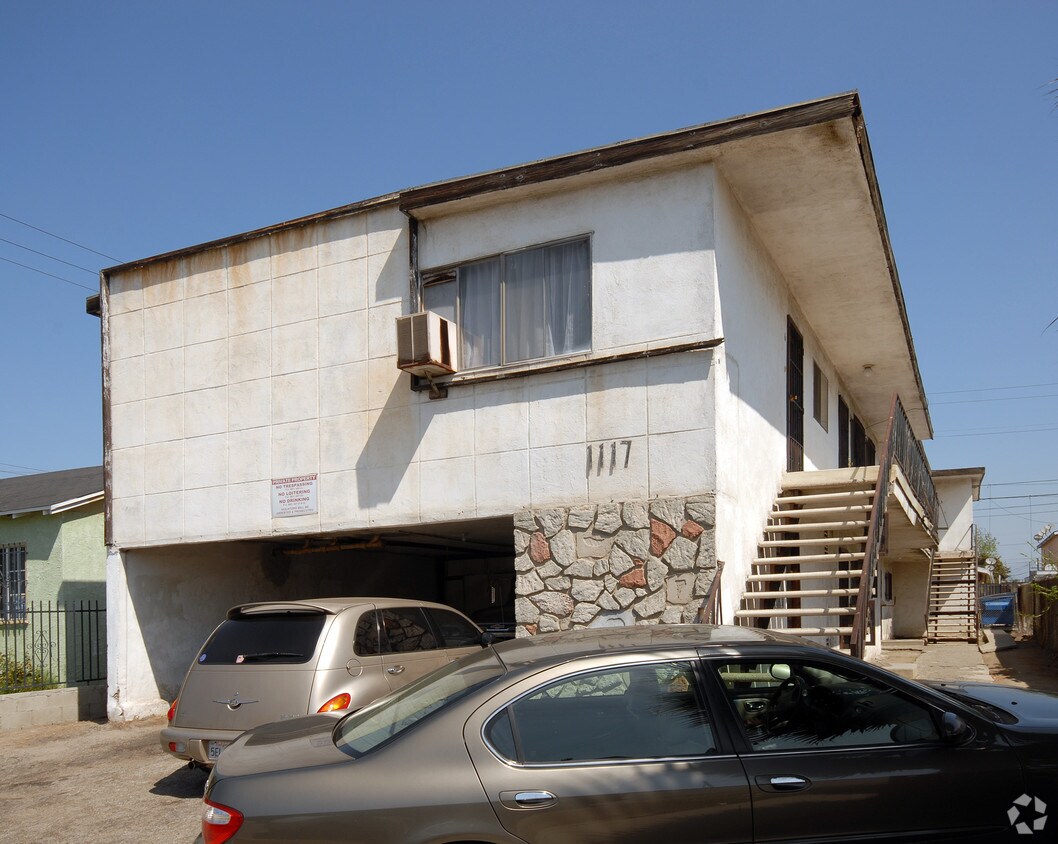 Primary Photo - 1117 E 85th St