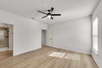 Building Photo - 10902 Bonfire Trl