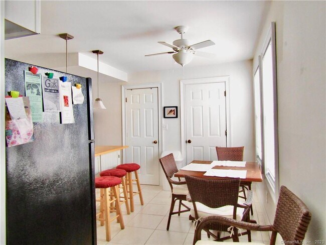 Foto del edificio - 702 E Broadway