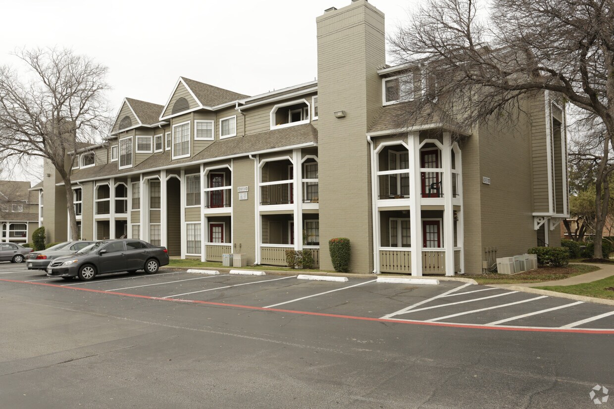 Arbors of Las Colinas Apartments in Irving, TX