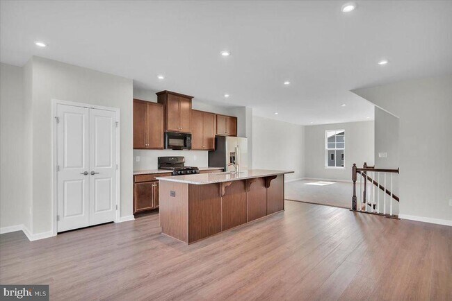 Foto del edificio - 40 Hamilton Ct